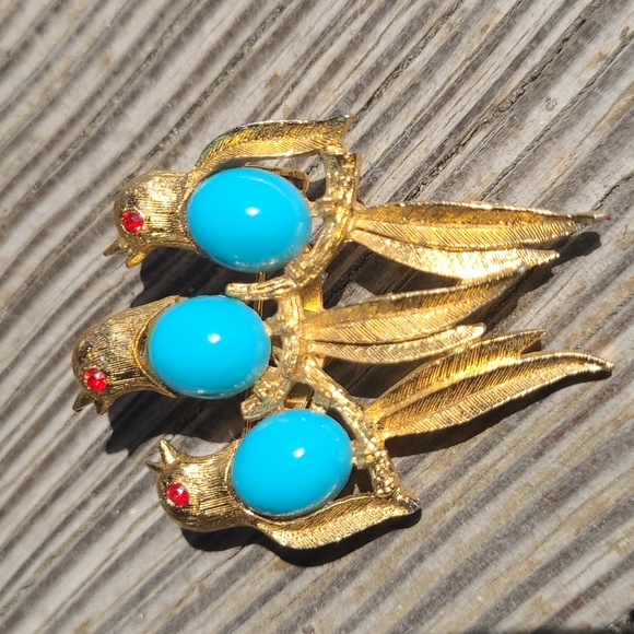 JJ Jonette Birds Brooch Pin Blue Topaz-like Bodies Ruby Rhinestone Eyes 1970s - Picture 4 of 7